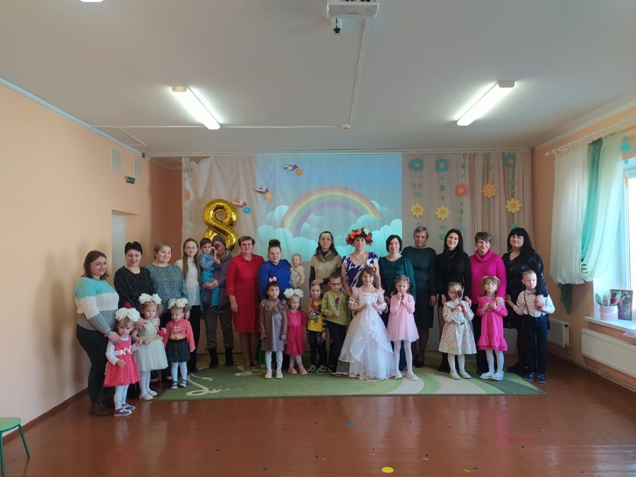 С праздником 8 Марта! С праздником весны.