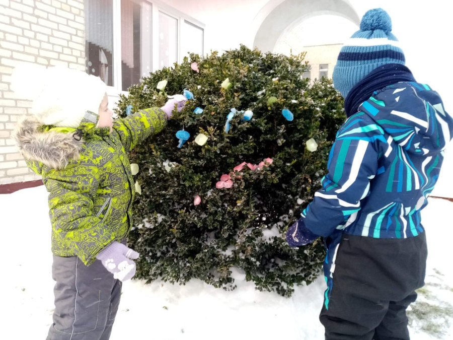 Ледяные игрушки.